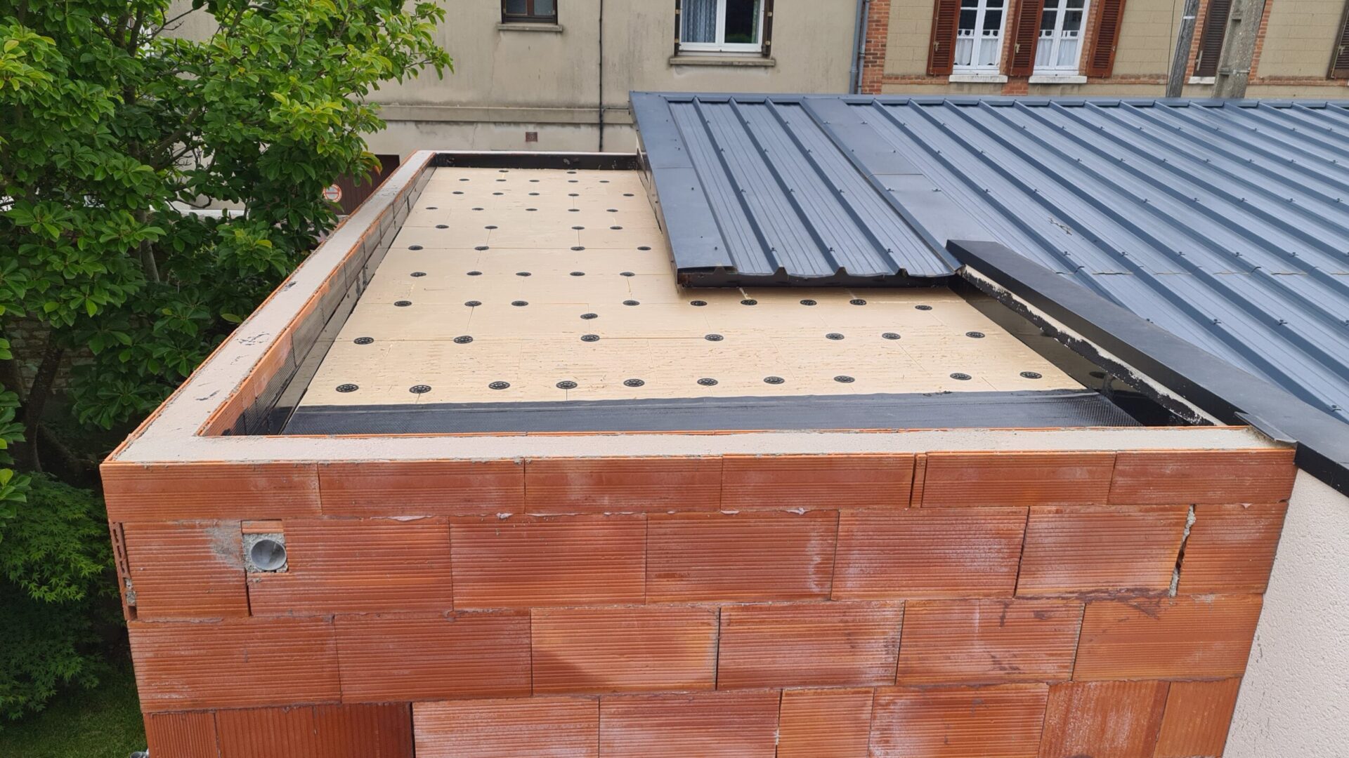 Photo après le chantier avec la nouvelle extension